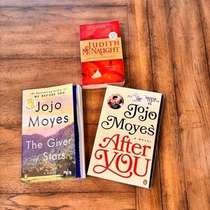 Jojo Moyes and Judith McNaught Books,paperbacks, Summer Reads Vacation Lake